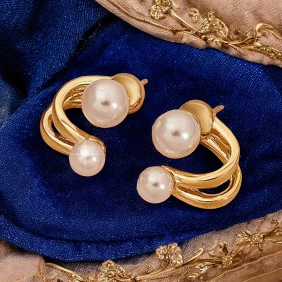🆕️ 2-in-1 Dainty Gold Faux Pearl Earrings | Versatile Stud & Hugger Style 🌟 - Picture 7 of 12